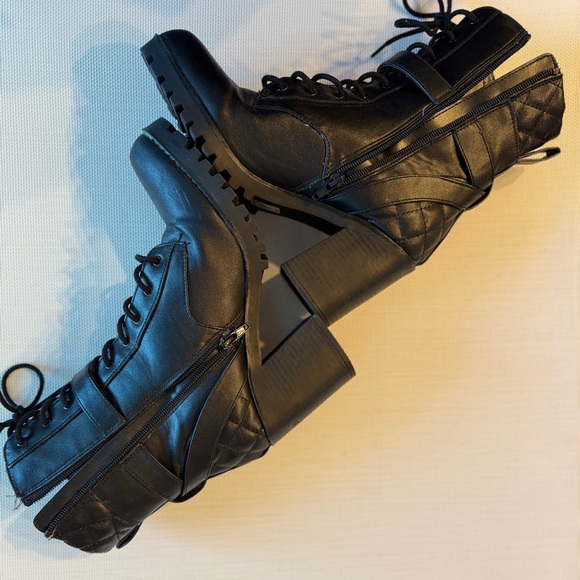 Express Mid Ankle Lug Combat Boots Black Gold Buckle Quilted Side Zip size 9 - Picture 4 of 8